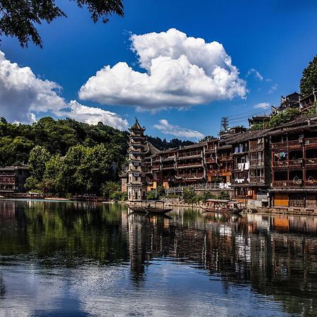 Dream In Fenghuang Apartment ภายนอก รูปภาพ