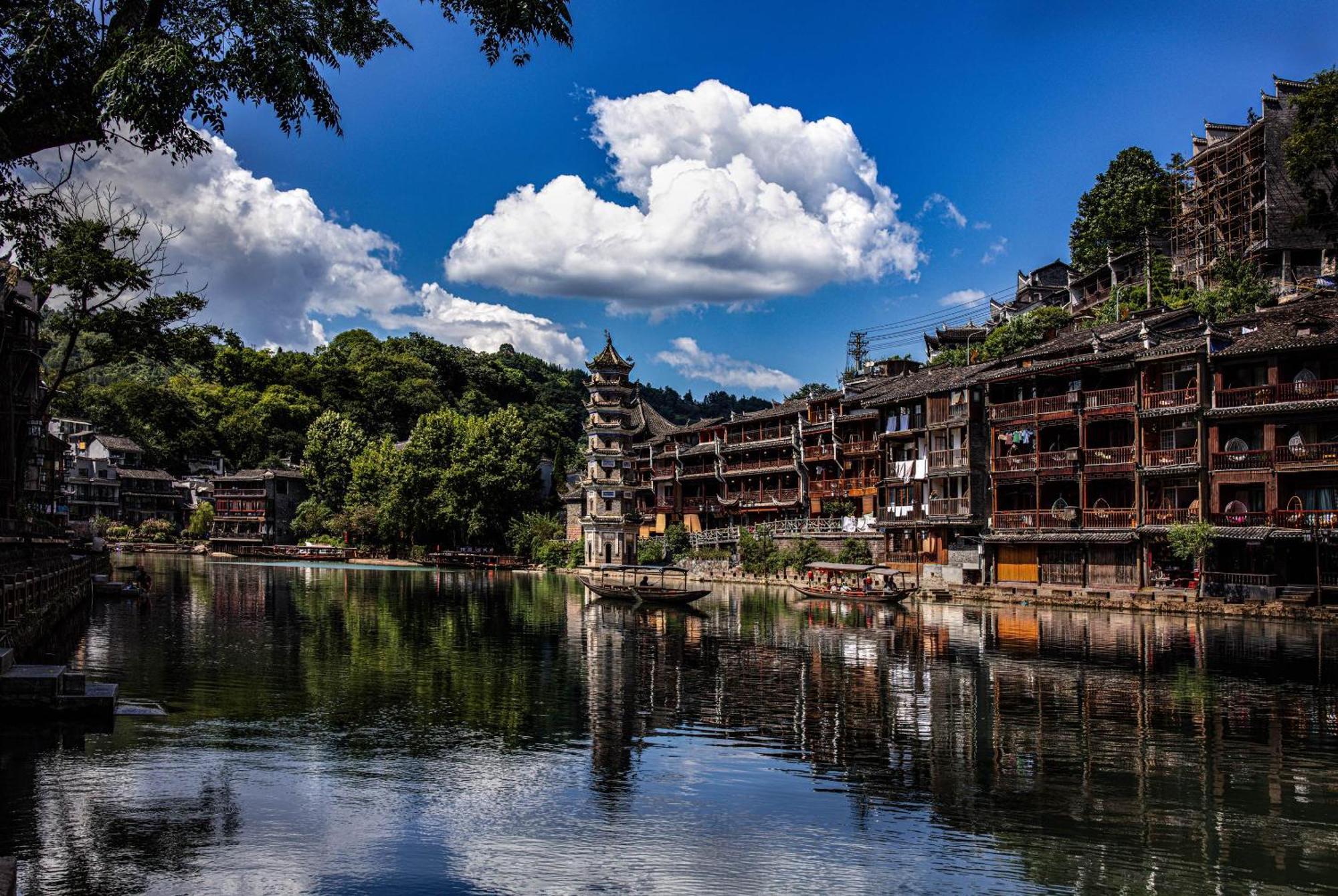 Dream In Fenghuang Apartment ภายนอก รูปภาพ