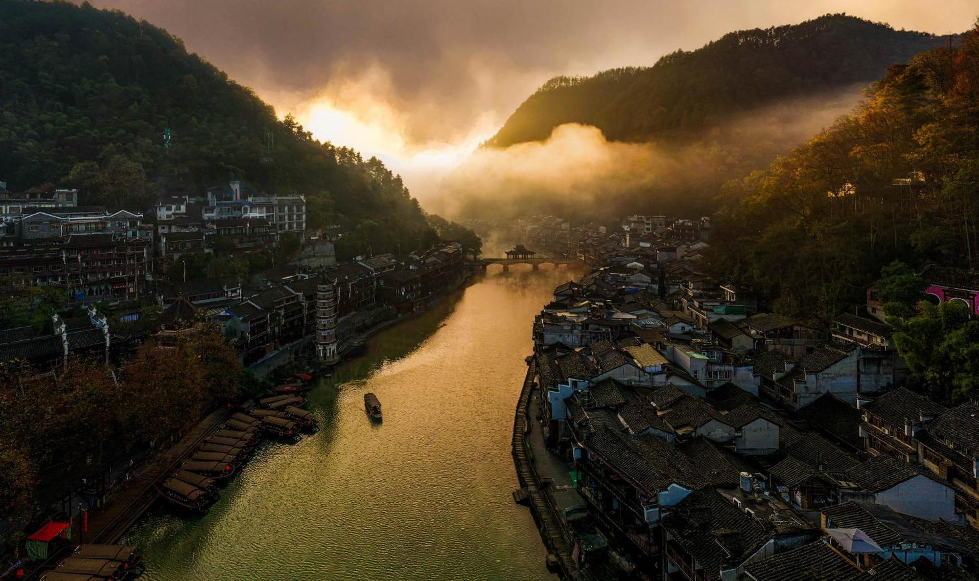 Dream In Fenghuang Apartment ภายนอก รูปภาพ